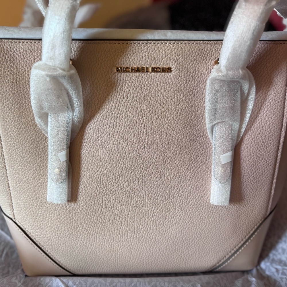 NWT Michael Kors Soft Pink Aria Tote Bag